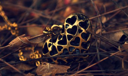 سلاسل ذهب عصرية